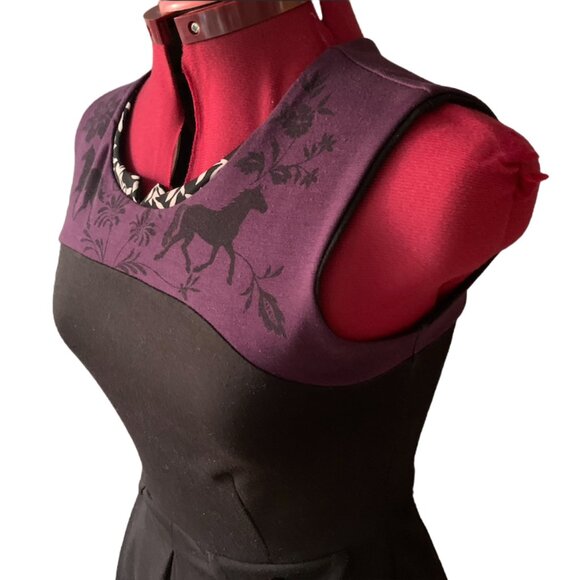 EVE LAVOIE - Asymmetrical short sleeveless dress black and burgundy  horse print - Picture 4 of 12